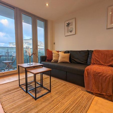 Apartment 100M From Fistral Beach- Underground Parking-Surf Shower & Locker- Sleeps 6 New Quay Eksteriør billede