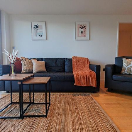 Apartment 100M From Fistral Beach- Underground Parking-Surf Shower & Locker- Sleeps 6 New Quay Eksteriør billede