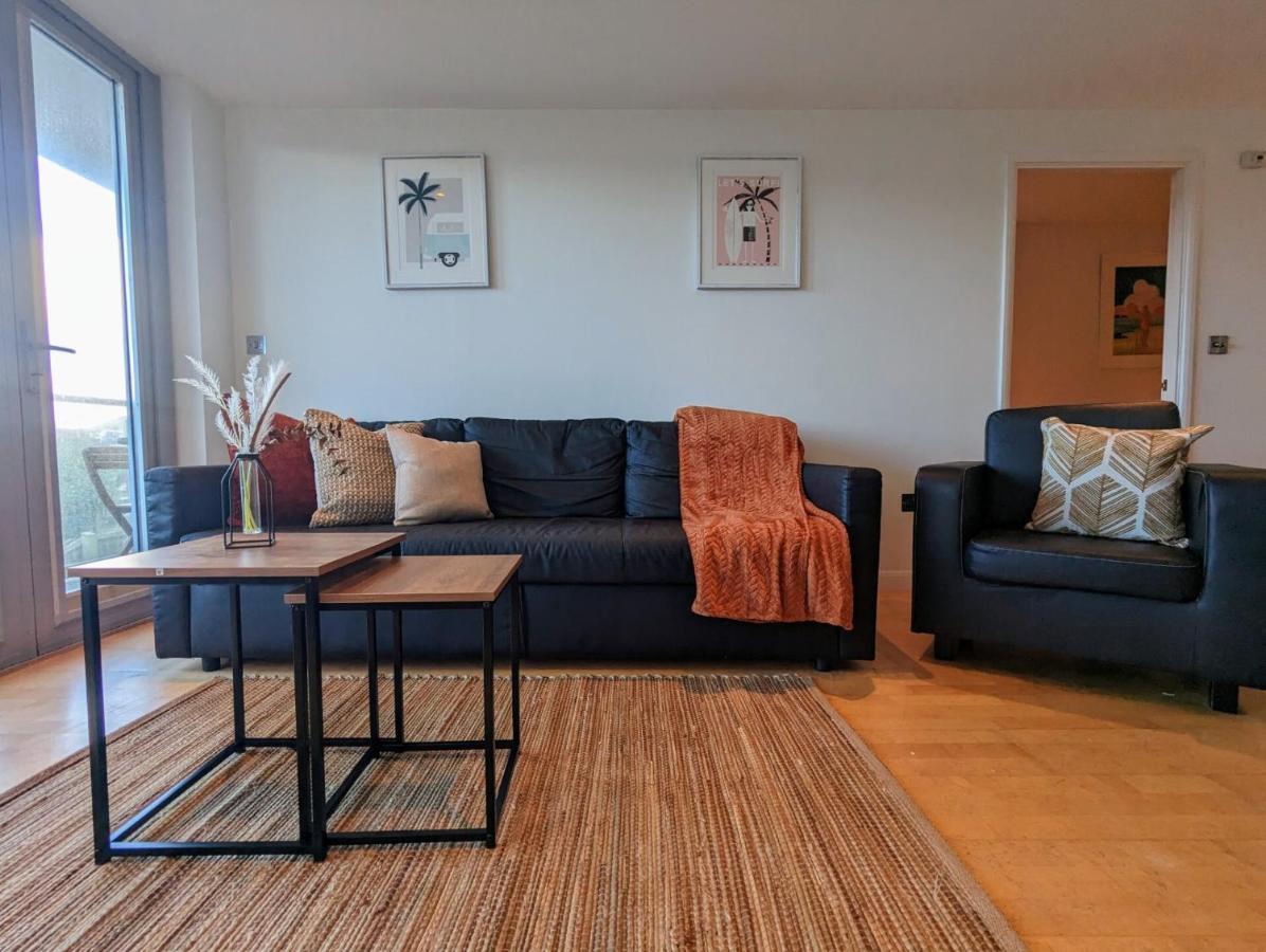 Apartment 100M From Fistral Beach- Underground Parking-Surf Shower & Locker- Sleeps 6 New Quay Eksteriør billede