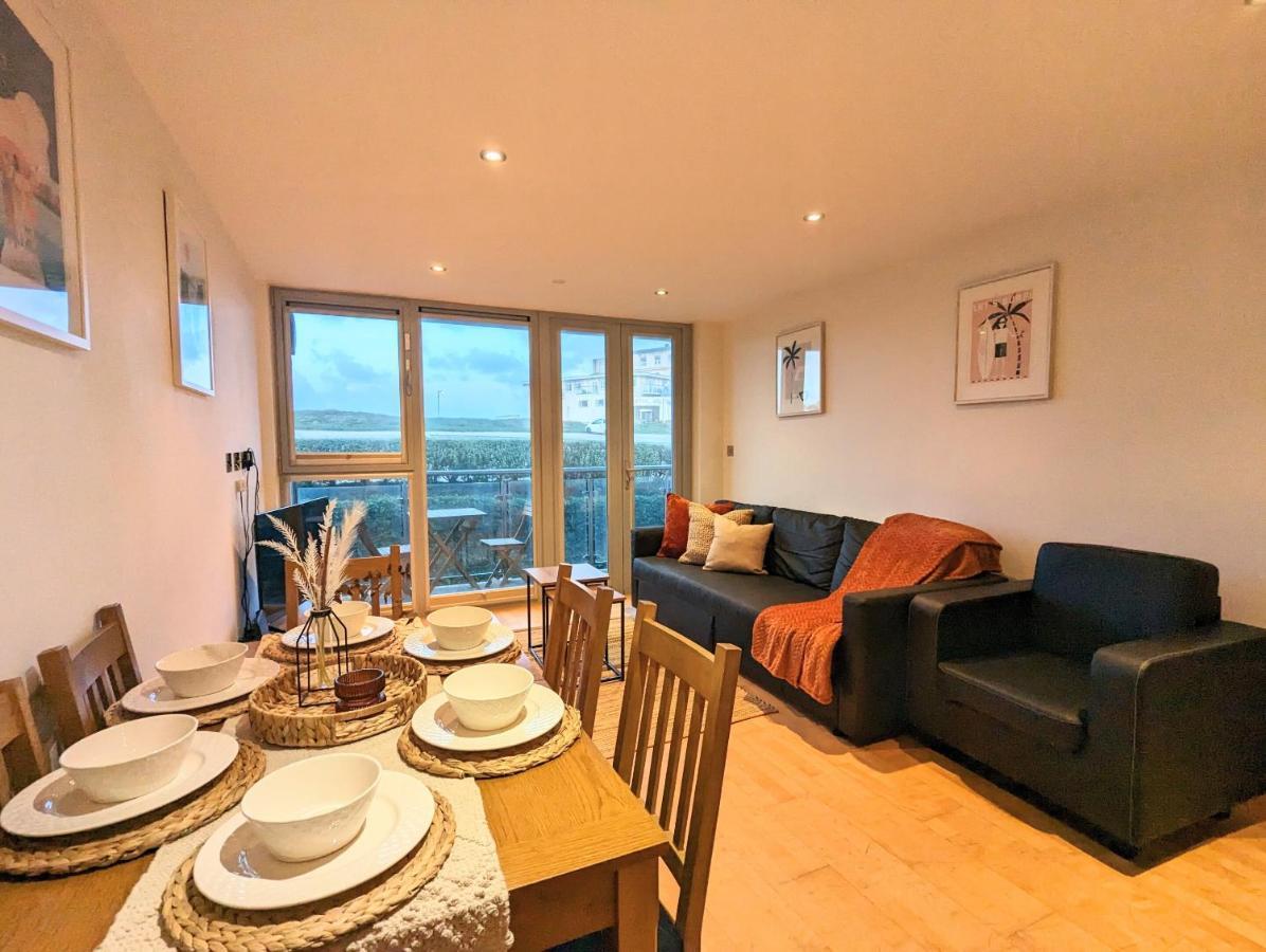 Apartment 100M From Fistral Beach- Underground Parking-Surf Shower & Locker- Sleeps 6 New Quay Eksteriør billede
